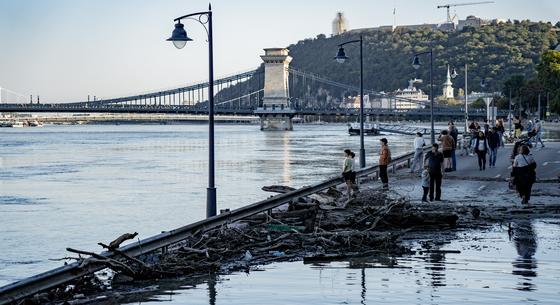 Budán már csütörtökön visszatérhet a forgalom az alsó rakpartra, Pesten még szivattyúzzák a villamos-alagutat