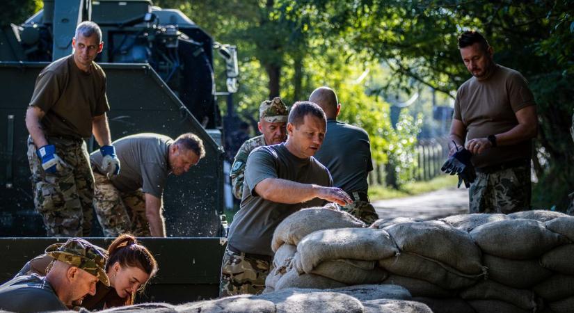 Betegek segítségére is használták a helikoptereket a honvédek