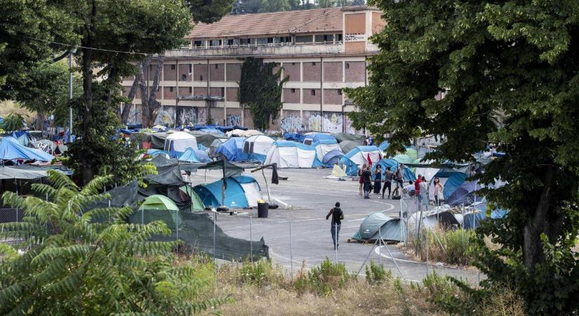 Ütött a migránsok sátortáborainak az órája Róma utcáin