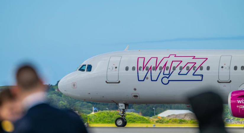 Fél nap várakozás után közölte a Wizz Air a Podgoricából Budapestre tartó gép utasaival, hogy törölte a járatot