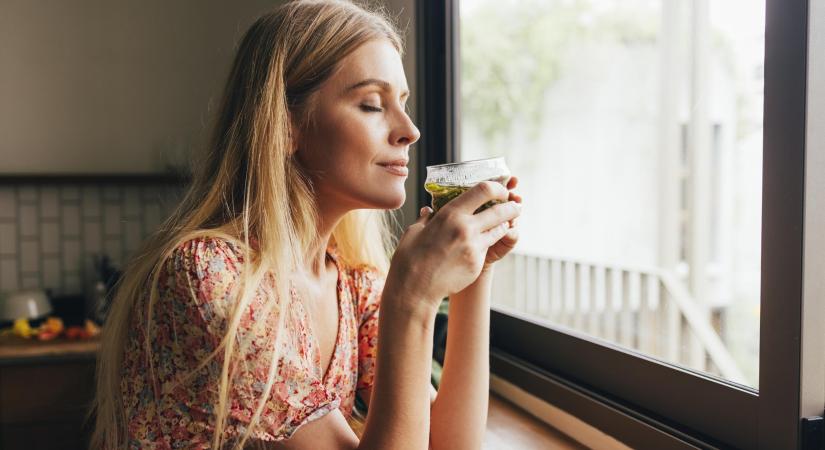 Természetes módon segítenek a görcsökön: toronymagasan ezek a teák enyhítik a legjobban a menstruációs fájdalmat