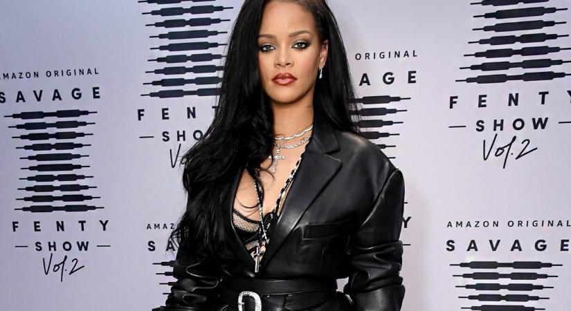 Rihanna nekivetkőzve népszerűsíti új fehérneműit: olyan dögös, hogy megolvad körülötte a jég