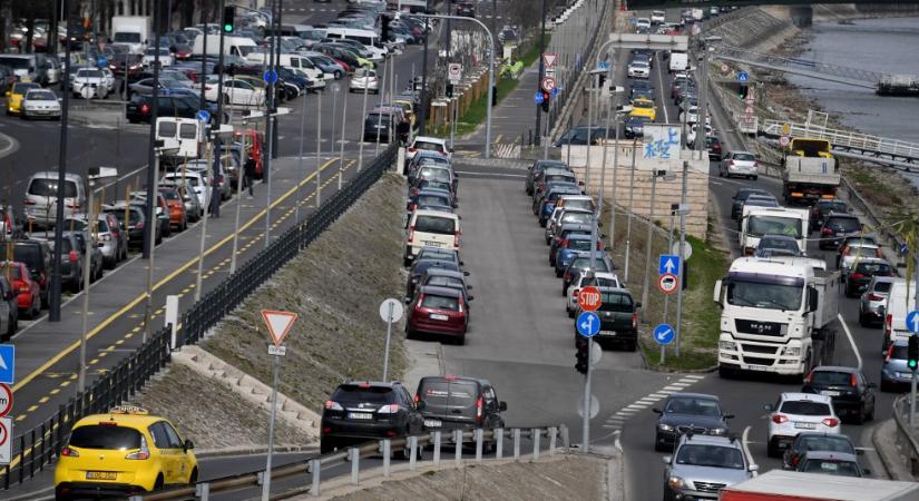 Helyreállt a közlekedés a budapesti rakpartokon