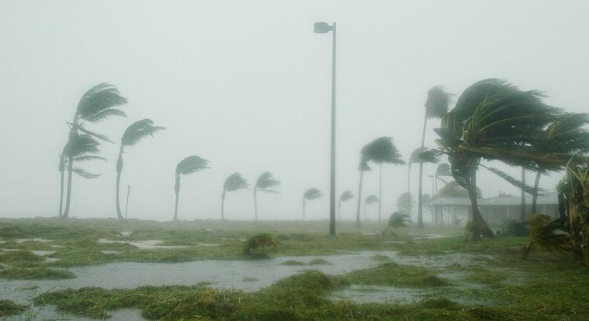 Halálos hurrikán tart Florida felé