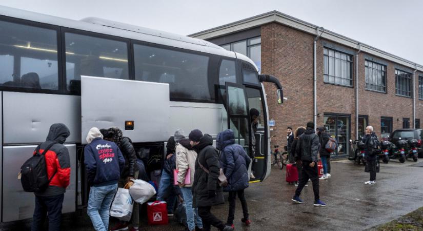 Lerövidítené a holland kormány a menekültek tartózkodási engedélyének időtartamát