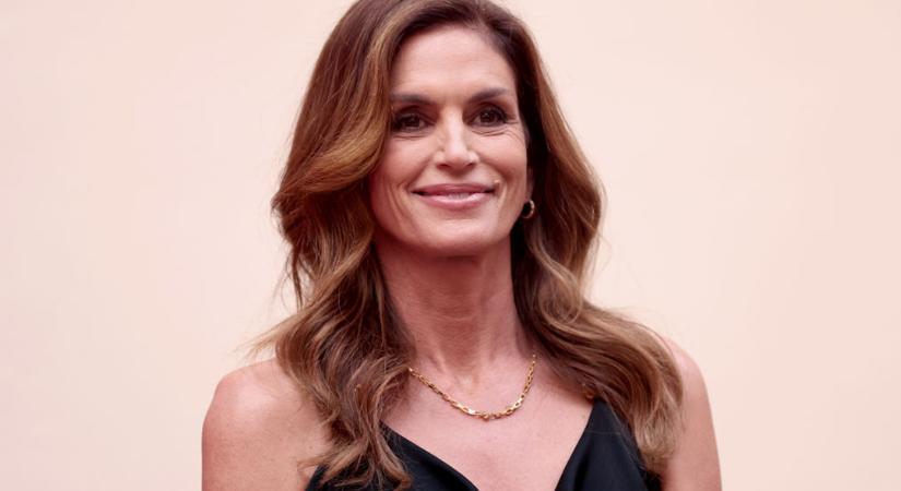 Cindy Crawford erre az 5 perces szépségtrükkre esküszik a narancsbőr ellen