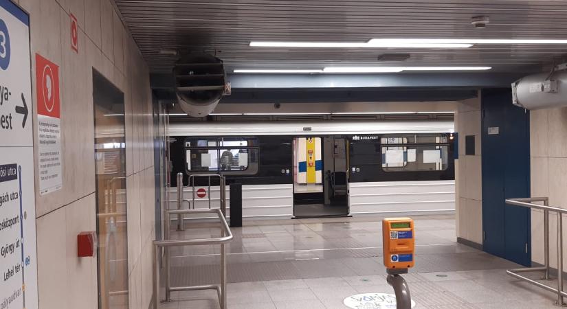 Egy 76 éves nőt gázolt el a metró a Határ útnál, az idős asszony a helyszínen meghalt