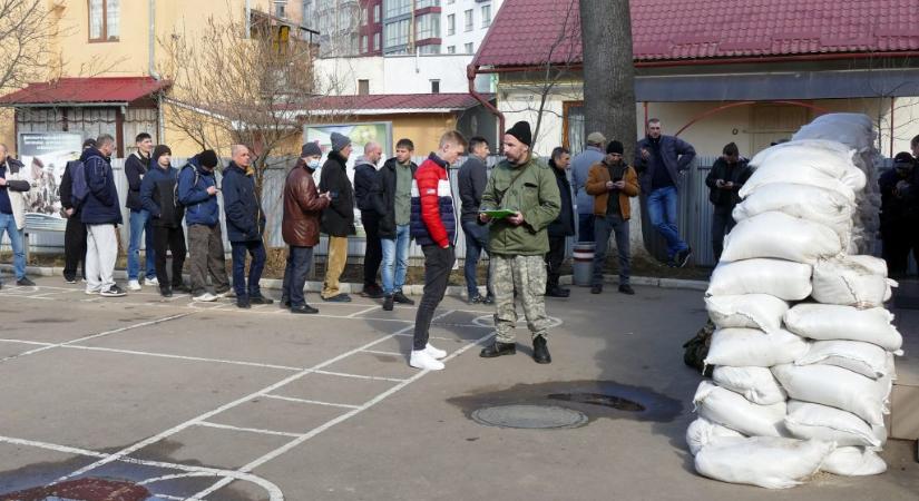 Meghalt egy kárpátaljai férfi egy ukrajnai toborzó irodában, gyilkosság miatt indult nyomozás