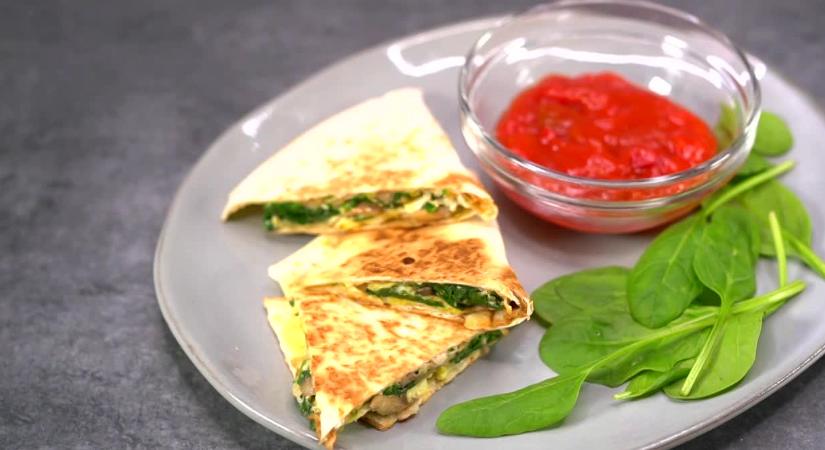 Gombás-spenótos quesadilla