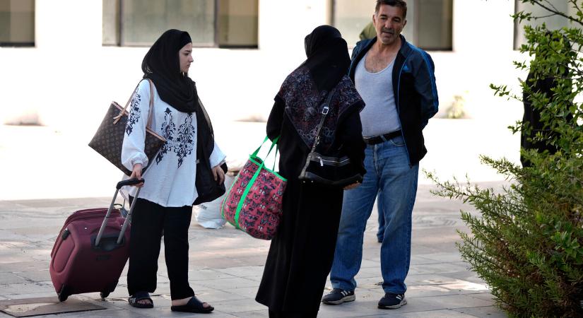 Ezrek menekülnek Libanonból Szíriába az izraeli légicsapások elől