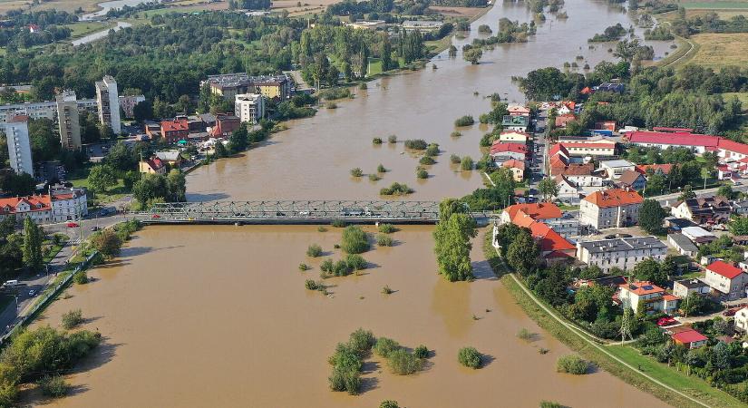 Németország katonákat küld Lengyelországba, hogy segítsenek az árvizeket követő munkálatokban