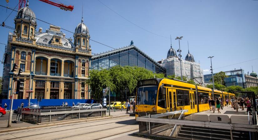 Jó a flow és még kapcsolatot is kereshetünk a buszon! Itt a BKK öt érve, hogy tömegközlekedésre váltsunk