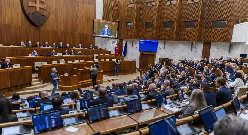 A parlament első olvasatban megszavazta a konszolidációs csomagot