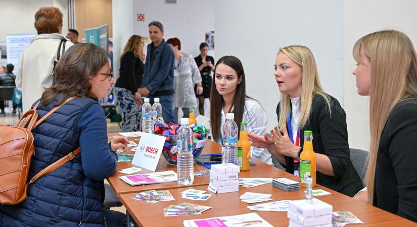 Nagy érdeklődés mellett zajlott a Képzési és Állásbörze Egerben