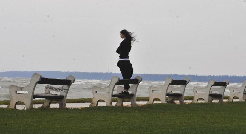 Ismét kibillentette a Balaton vízét a viharos szél