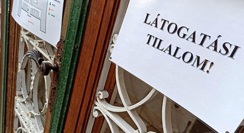 Látogatási tilalmat rendeltek el két debreceni klinikán