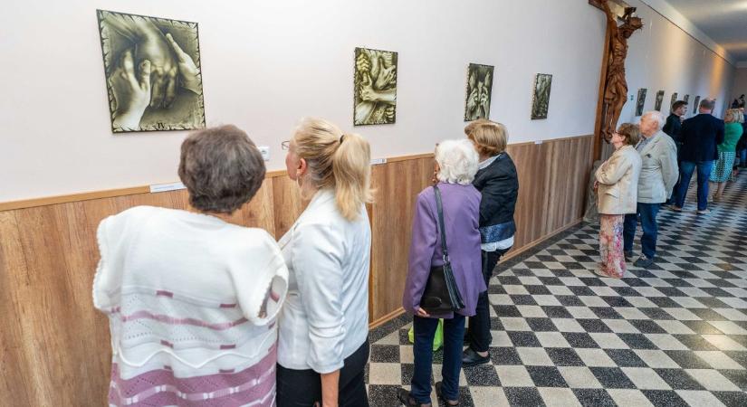 Szívbe markoló kezek Sütő György festőművész képein