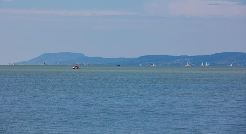 Olyan szél jött, hogy kibillent a Balaton, a meder is előbukkant