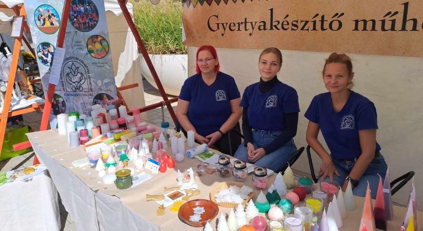 Debrecenben öregbítette a város hírnevét a törökszentmiklósi egyesület gyertyakészítő csapata