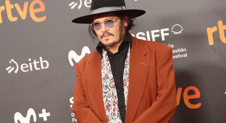 Johnny Depp visszatért Jack Sparrowként, méghozzá szívmelegető apropóból