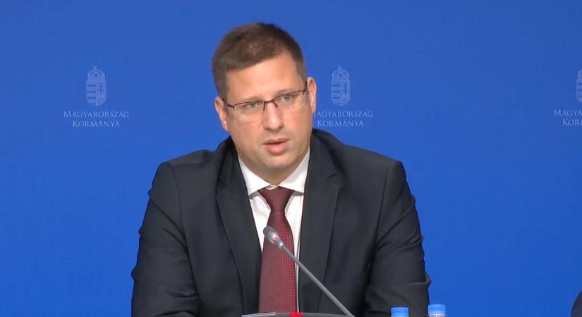 Magyarpéterezve és gyurcsányozva védte meg Orbán Balázst Gulyás Gergely