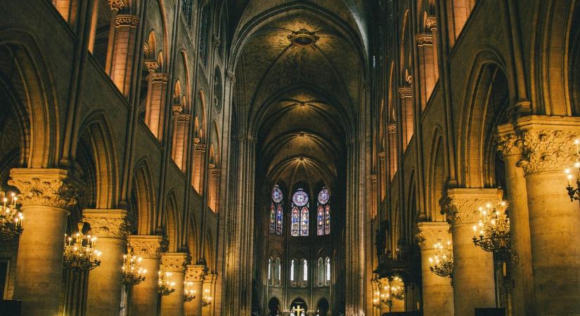 Megoldódott a Notre-Dame-székesegyház alatt felfedezett hátborzongató koporsó rejtélye: a tudósok végre felfedték, hogy ki volt a „Lovas”