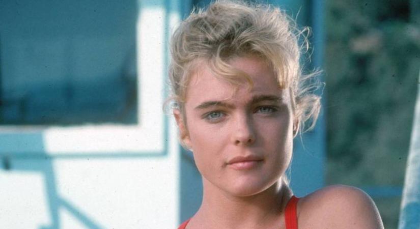 Erika Eleniak a Baywatch szexi bombázója volt: 18 éves lánya fekete szépség