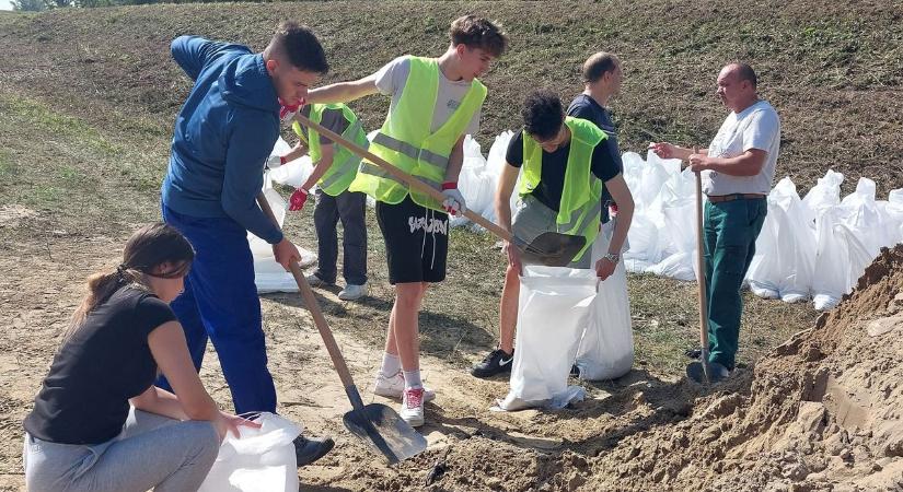 „Rémisztő volt” – élesben tapasztalhatták a szolnoki diákok, mekkora a baj