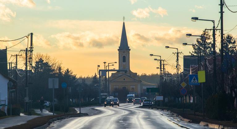 A burgenlandi kormány szerint menekülttábor, a kormány szerint ifjúsági tábor épül az osztrák–magyar határ mellett