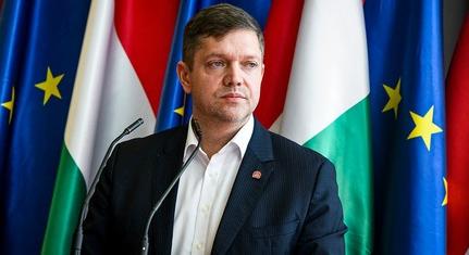 Nem csitul a botrány Orbán Balázs körül, négy kérdésre várja a kormányfőtől a választ Tóth Bertalan