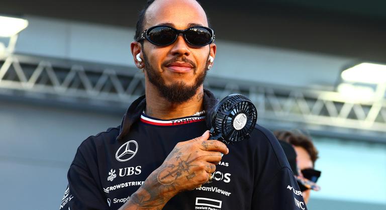 Lewis Hamilton az iskolai zaklatás miatti mentális problémáiról beszélt