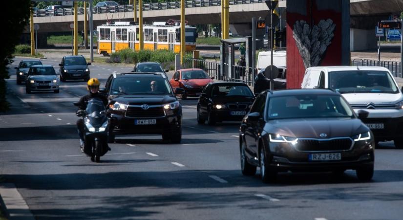 A bukósisakon túl más védőfelszerelés is kötelező lehet majd a motorosoknak