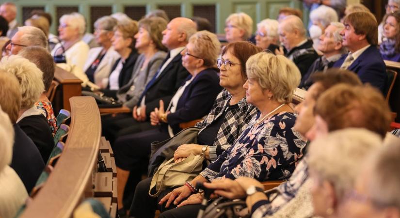 A szépkorúakat ünnepelték a győri városházán - Fotókon mutatjuk a kitüntetetteket