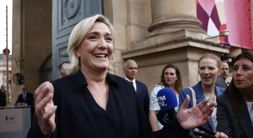 Bíróság előtt Marine Le Pen és 24 párttársa