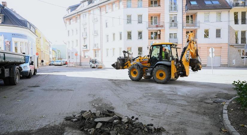 Aszfaltozás miatt lezárások lesznek a Paprétnél Sopronban