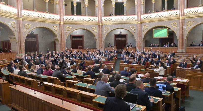 Honvédelmi tárgyú törvények is a napirenden