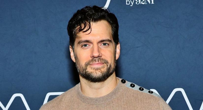 Ő az a nő, akinek sikerült elcsavarni Henry Cavill fejét – Natalie igazi bombázó