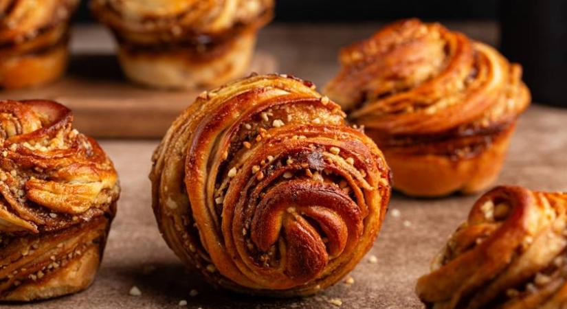 Villámgyors fahéjas cruffin leveles tésztából: a muffin és a croissant szerelemgyereke