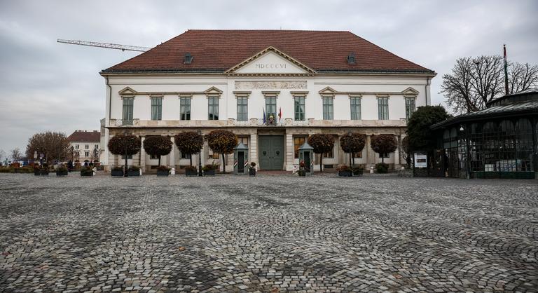 Az Országos Rendőr-főkapitányság utasítása: Orbán Viktor szabadon bemehet a Sándor-palotába