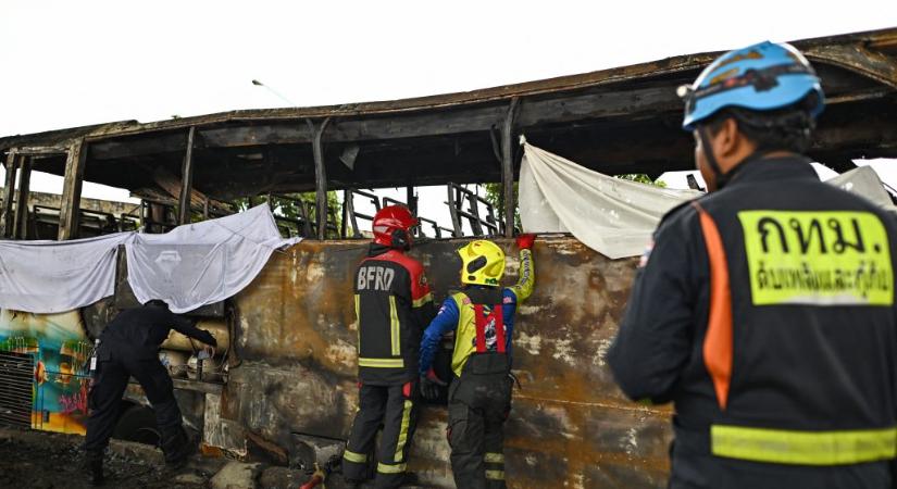 Kigyulladt egy iskolabusz Thaiföldön, 25-en meghaltak