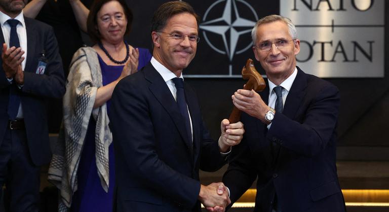 Új korszakba lép a NATO, Mark Rutte átvette a megbízatását