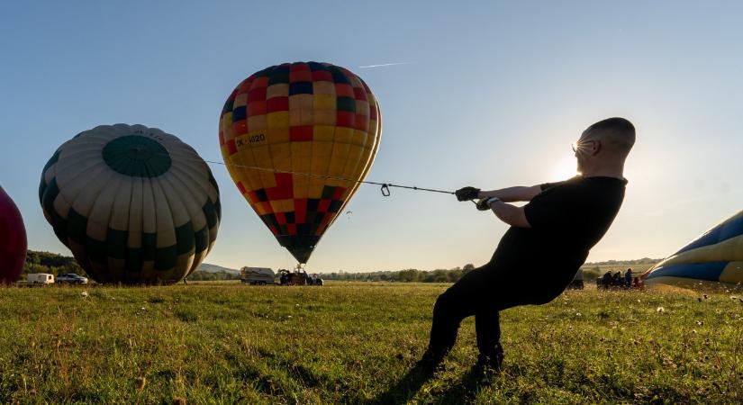 Nem kedvezett végig az időjárás a Hőlégballon Parádénak, ennek ellenére eredményesnek ítélik meg a szervezők