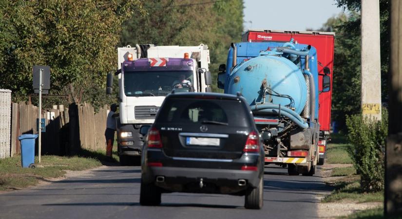 Nem tett jót ennek a keskeny debreceni utcának az autópálya-felhajtó lezárása