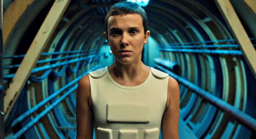 The Electric State: Megérkeztek az első képek a Bosszúállók - Végjáték rendezőinek új sci-fijéből, amelyben Millie Bobby Brown hőse egy robotlázadásba keveredik