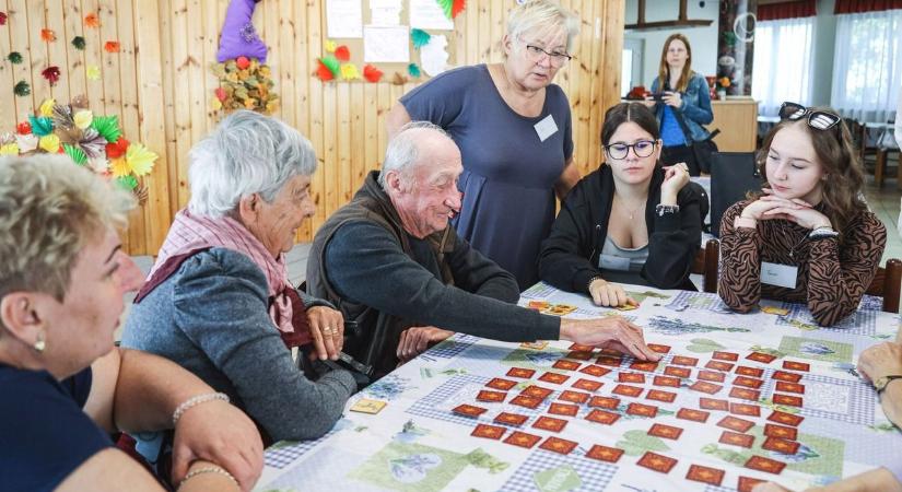 Az időseket és a zenét ünneplik Bogádon