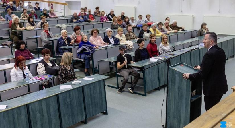 Kezdődik a Senior Akadémia őszi szemesztere