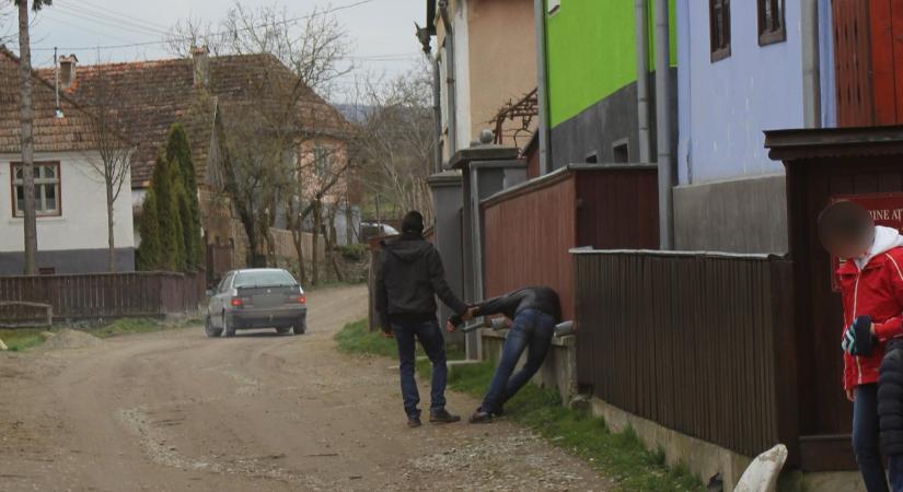 Akár 500 lejbe kerülhet a közterületi nyilvános italozás