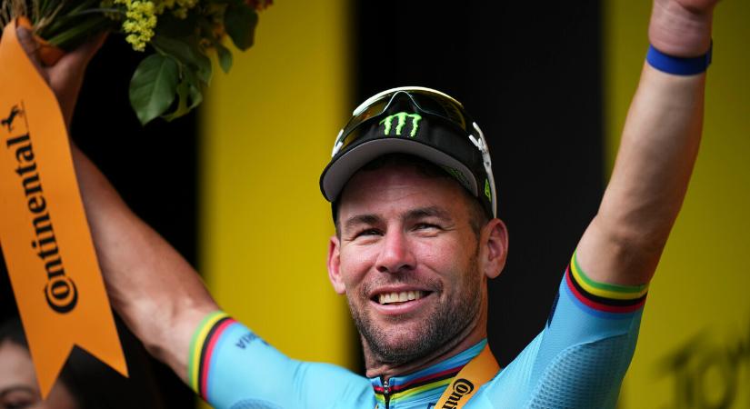 Lovaggá ütötték Mark Cavendish-t