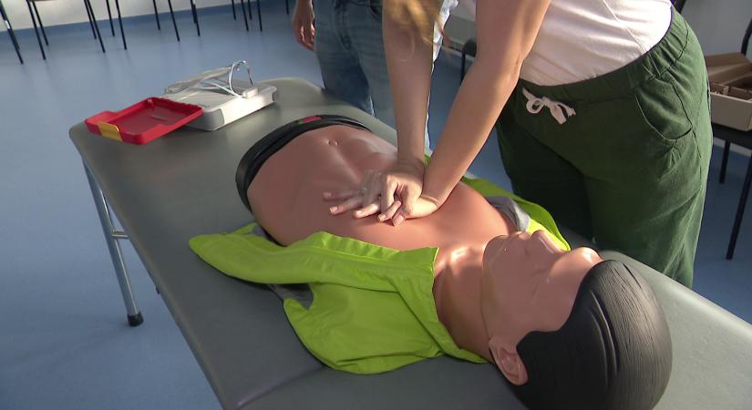 Radar - A defibrillátorok új generációja egy kézitáskában is elfér  videó