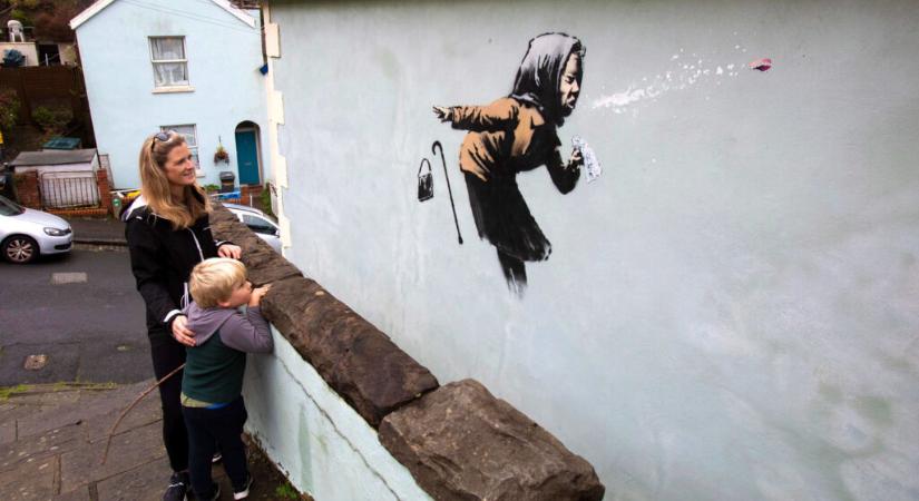 A ház tulajdonosa egyelőre nem adja el otthonát, melynek falára Banksy graffitizett